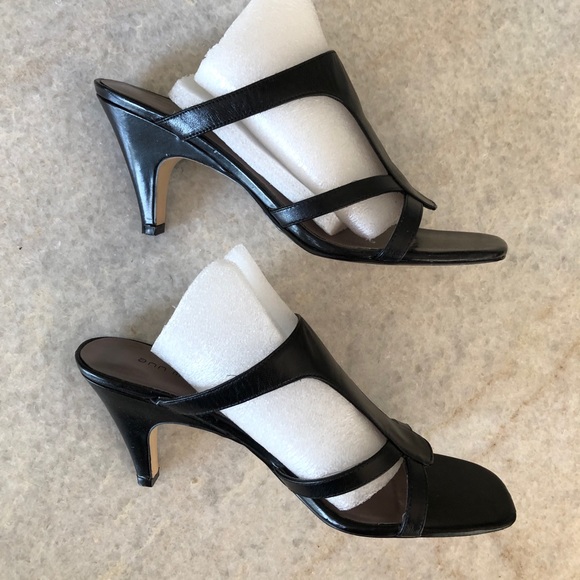 Ann Marino Heels - Picture 2 of 7